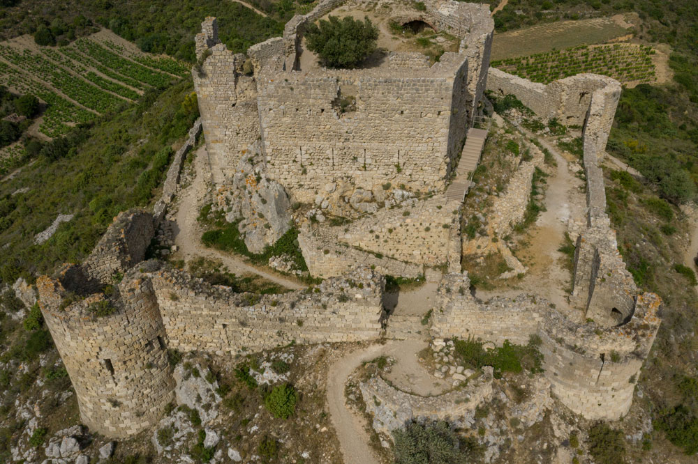 aguilar-versant-ouest le château d'Aguilar, vue du versant ouest