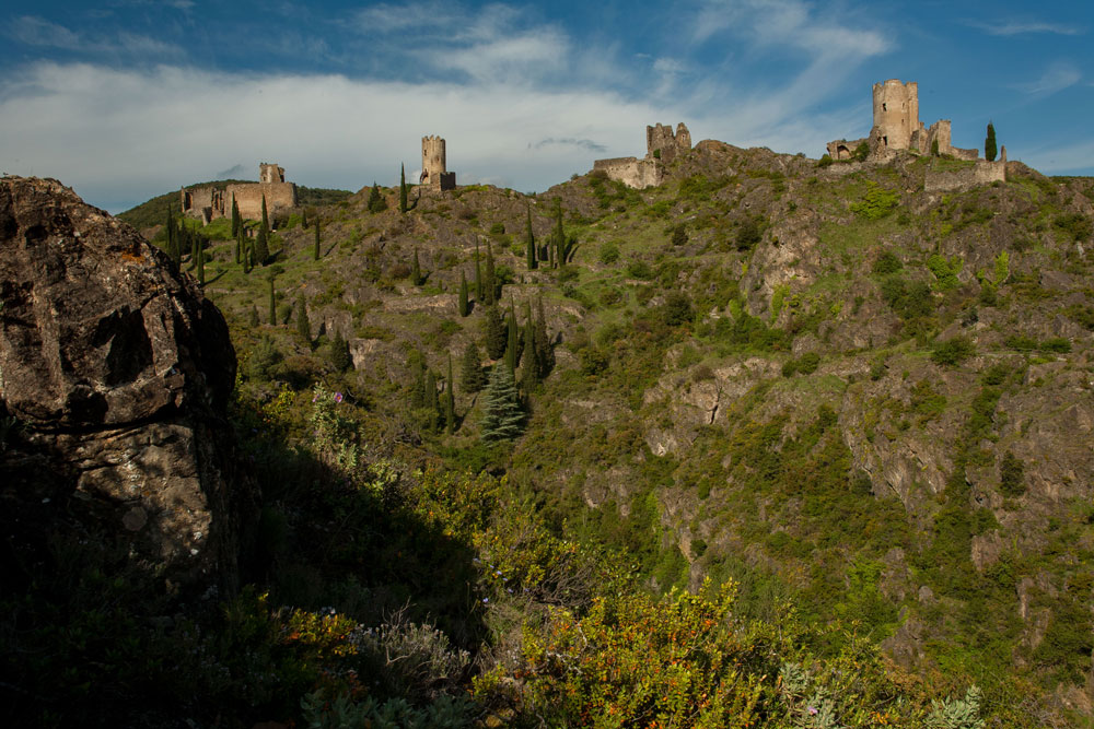 chateaux-lastours-sur-une-crete les châteaux de Lastours sur une crête