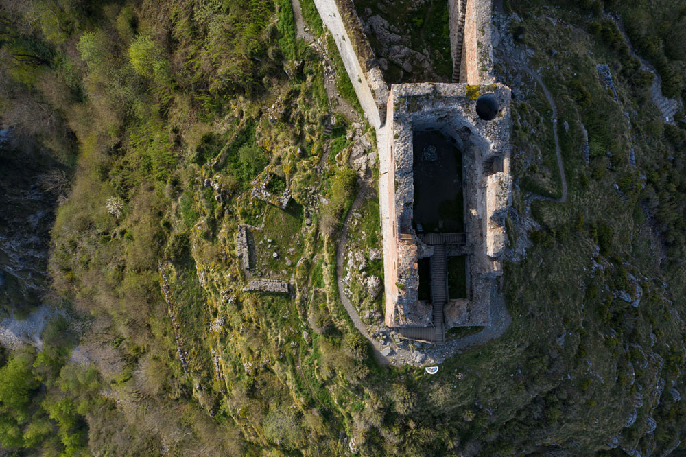 vestiges-de-l-ancien-castrum vestiges de l'ancien castrum de Peyrepertuse