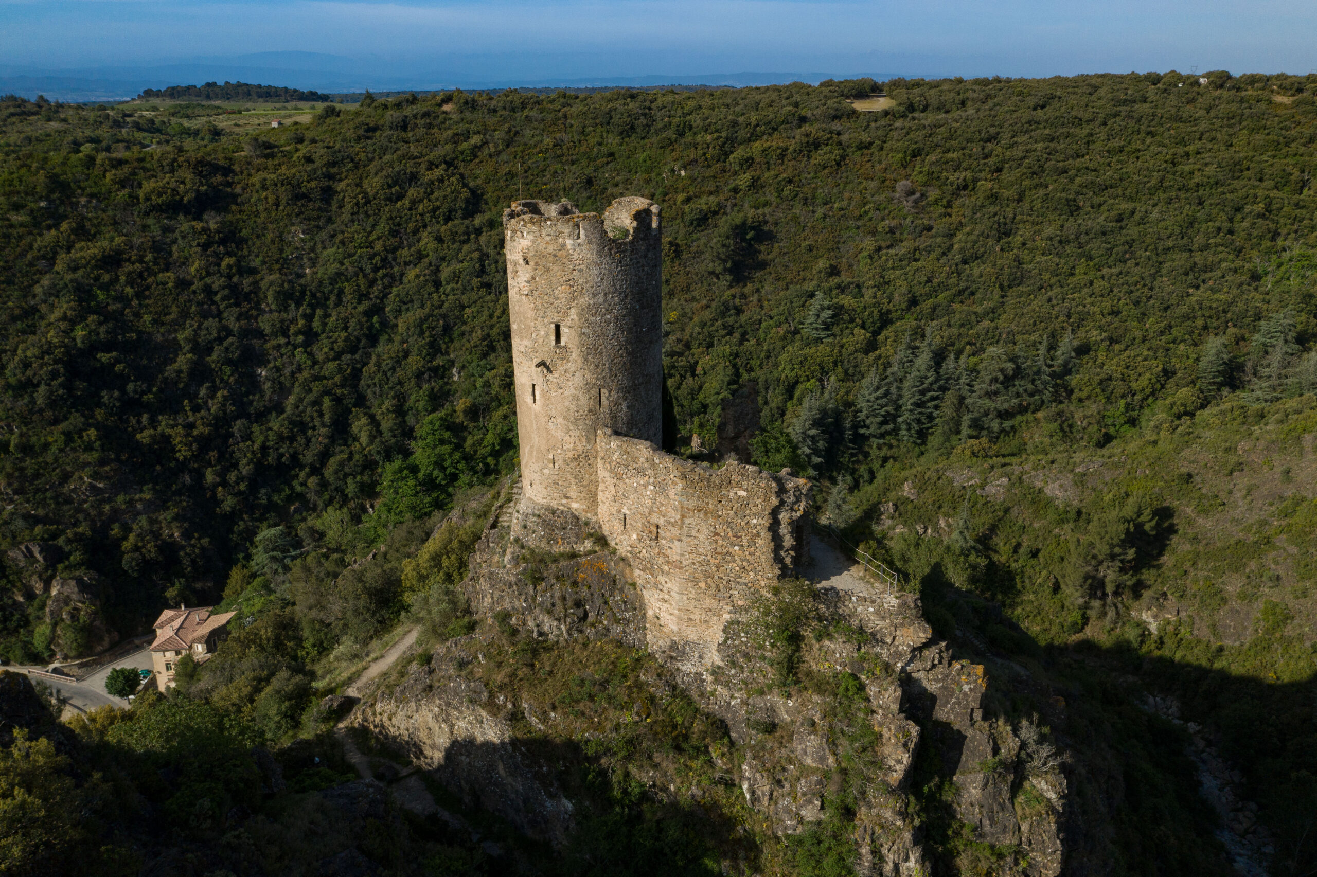 Châteaux de Lastours - 2021 Aude vue de Lastours Quertinheux