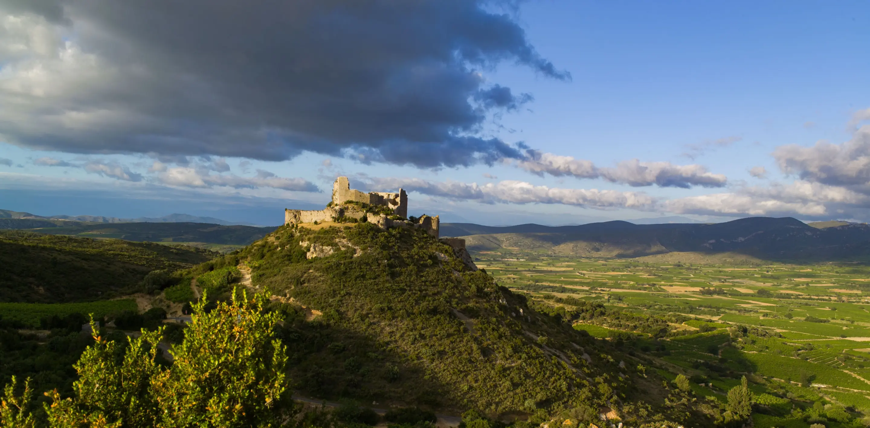 panorama-forteresse-d-aguilar Vue sur le château d'Aguilar