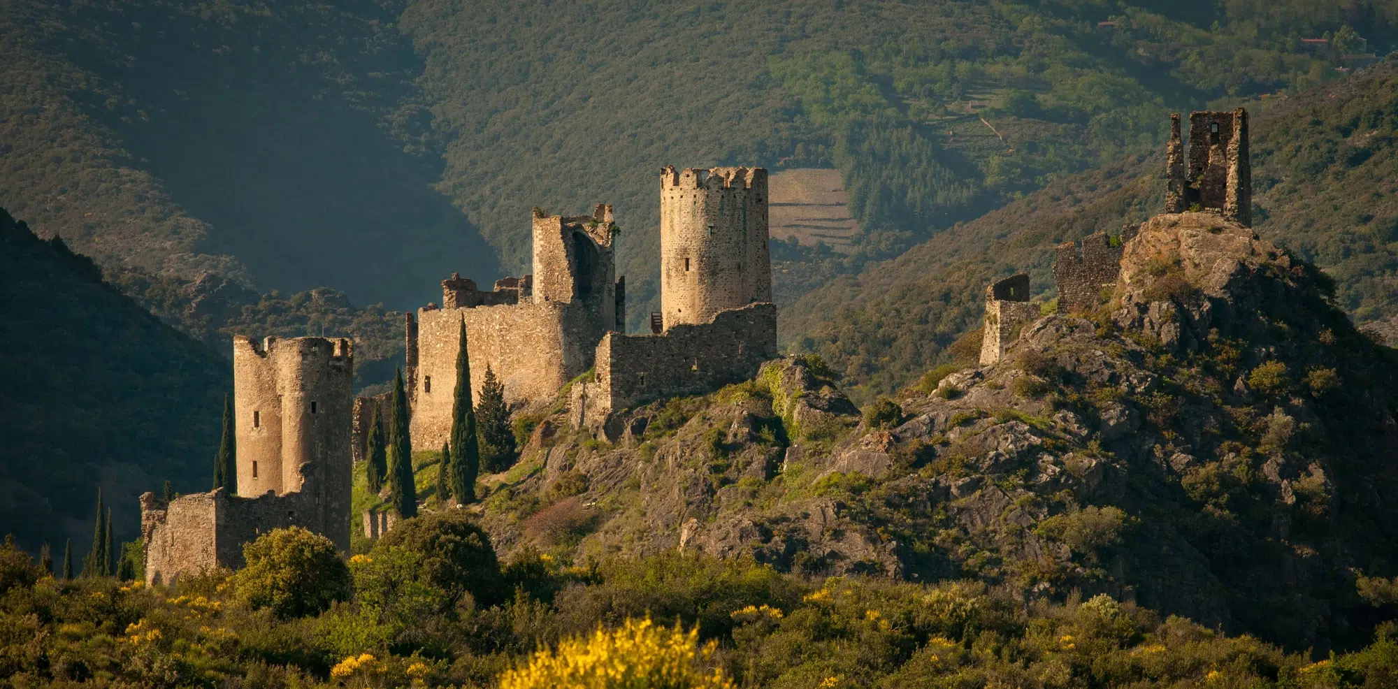 panorama-forteresses-lastours Vue sur les châteaux de Lastours