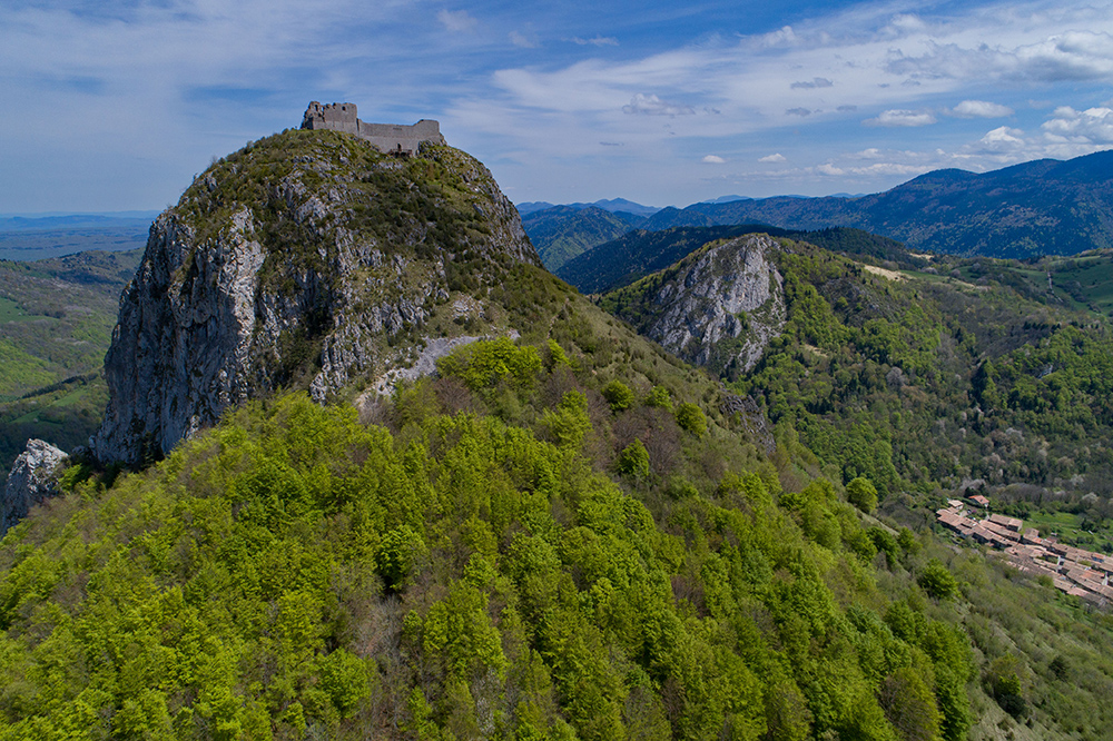 Château de Montsegur - Ariège - Mai 2021 Montsegur et ses reliefs